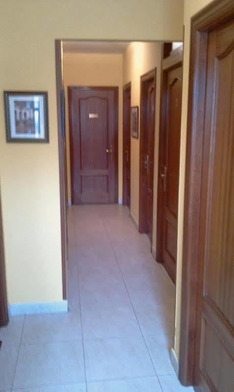Pension La Casina Oviedo Exteriör bild